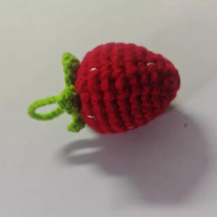 依棉毛线编织草莓挂件diy玩偶钥匙扣挂件钩织小草莓