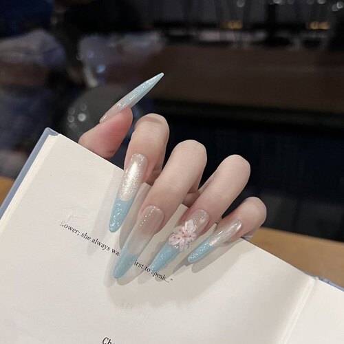 富家千金冰蓝色法式渐变猫眼细闪显白纯欲立体雕花纯手工穿戴美甲