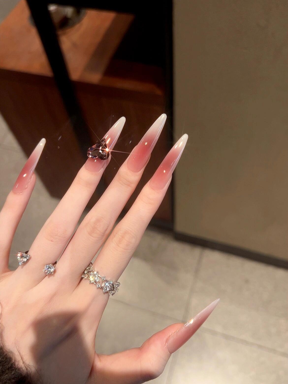 高级歪心钻晕染渐变冰透腮红美甲