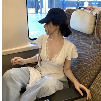 纯欲辣妹性感小众修身显瘦深V短袖T恤女夏设计感小众辣妹短上衣女