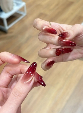 手工穿戴甲显白红色新年圣诞氛围感渐变猫眼爱心钻高级可拆卸美甲