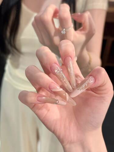 皮粉克罗心法式猫眼渐变飘带蕾丝字母碎钻十字架显白手工穿戴美甲