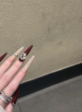 新年氛围感手工穿戴甲秋冬高级显白酒红色跳色贴钻锆石可拆卸美甲