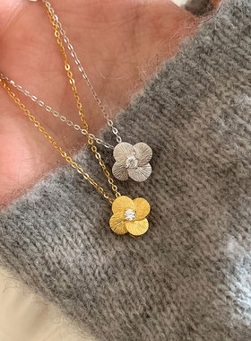 简约高级感拉丝锆石花朵吊坠项链女轻奢复古时尚潮流颈链毛衣链