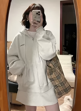 灰白色加绒休闲运动套装女秋冬季时尚连帽拉链卫衣内衬短裙两件套