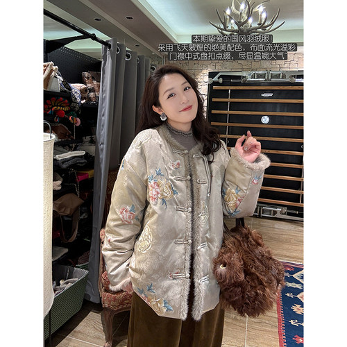 安妮森林缎面刺绣水貂毛羽绒服