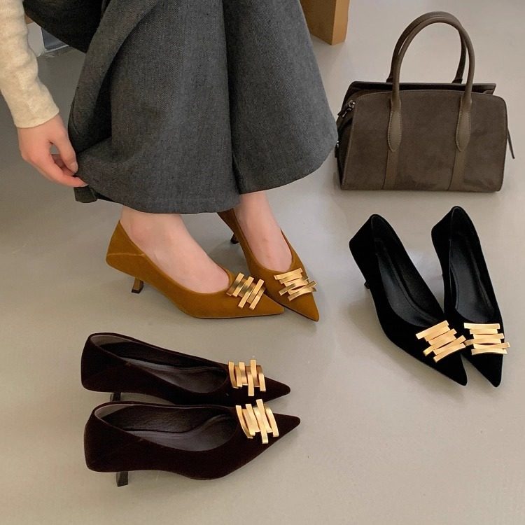 2025年秋冬季新款法式复古金属扣尖头金丝绒细跟高跟鞋女浅口单鞋,女鞋,浅口单鞋,淘宝优惠券,粉丝福利购,淘宝优惠卷
