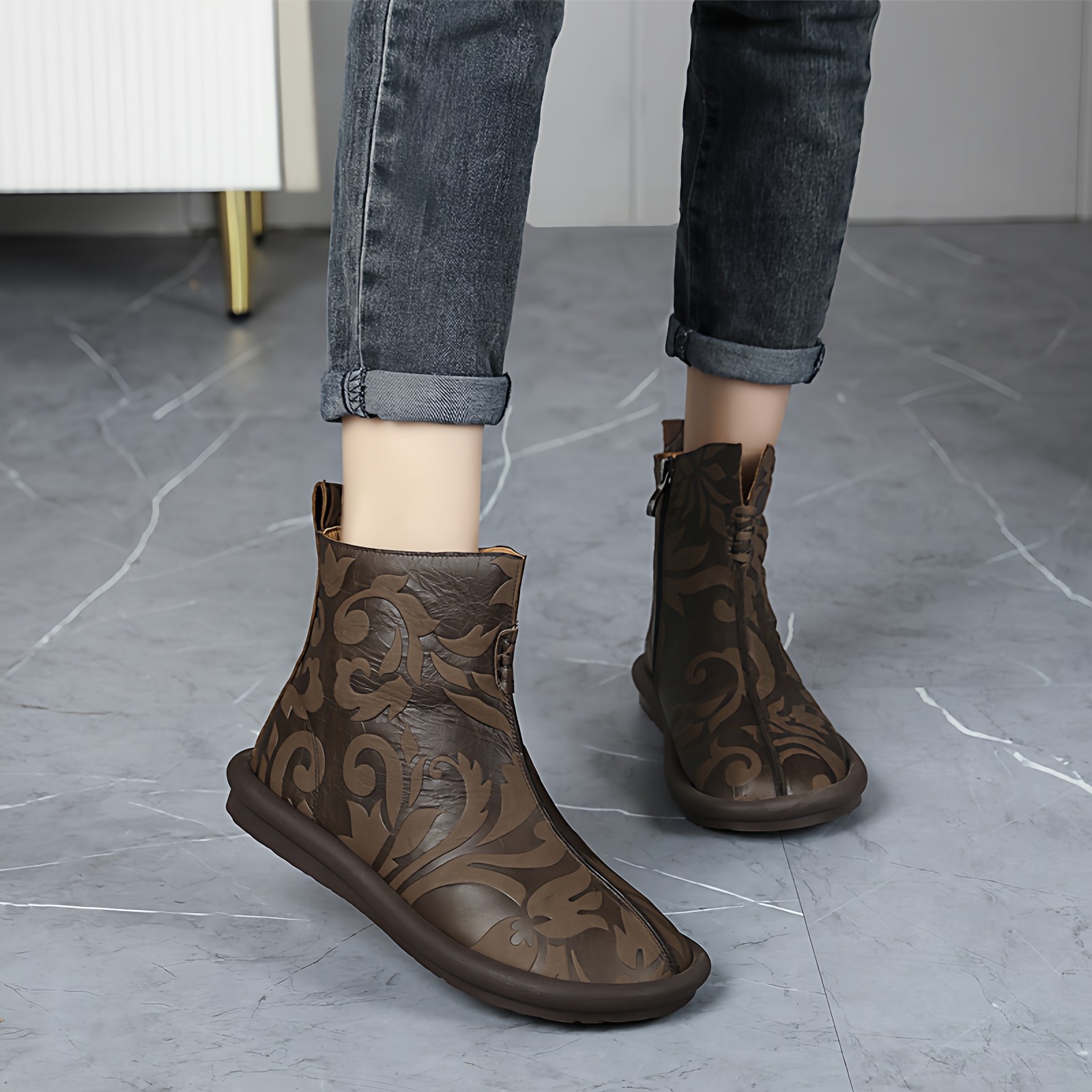 真皮民族风手工短靴秋冬圆头休闲平底女靴复古压花牛皮软底马丁靴