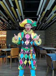 来图订做小丑服装主题乐园巡游演出服园区派对景区商业高跷道具