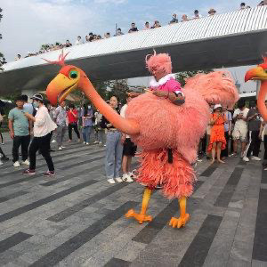 新款火烈鸟高跷巡游道具主题乐园演出服商业开业庆典服装景区