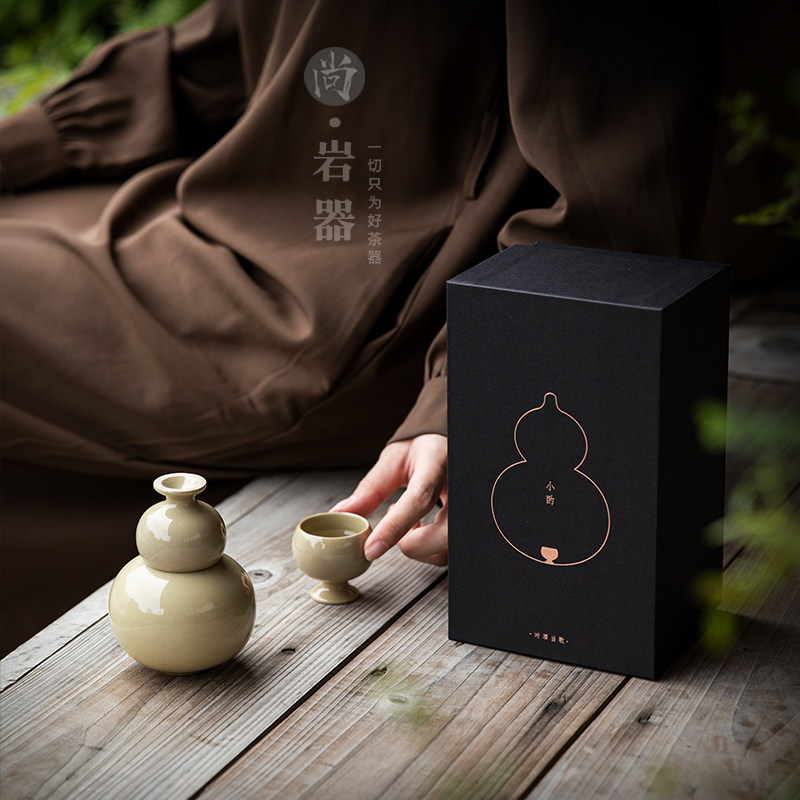 高档陶瓷酒具套装礼盒伴手礼白酒清酒分酒器高脚酒杯酒壶高端送礼