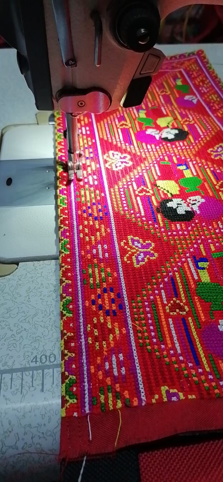 贵州云南苗族布依族少数民族服装十字绣鞋垫花边电脑绣花机刺绣机