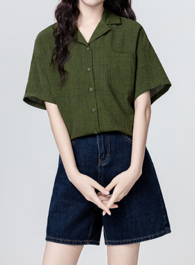 港风复古绿色短袖衬衫女2026夏季宽松通勤西装领亲肤透气薄款上衣