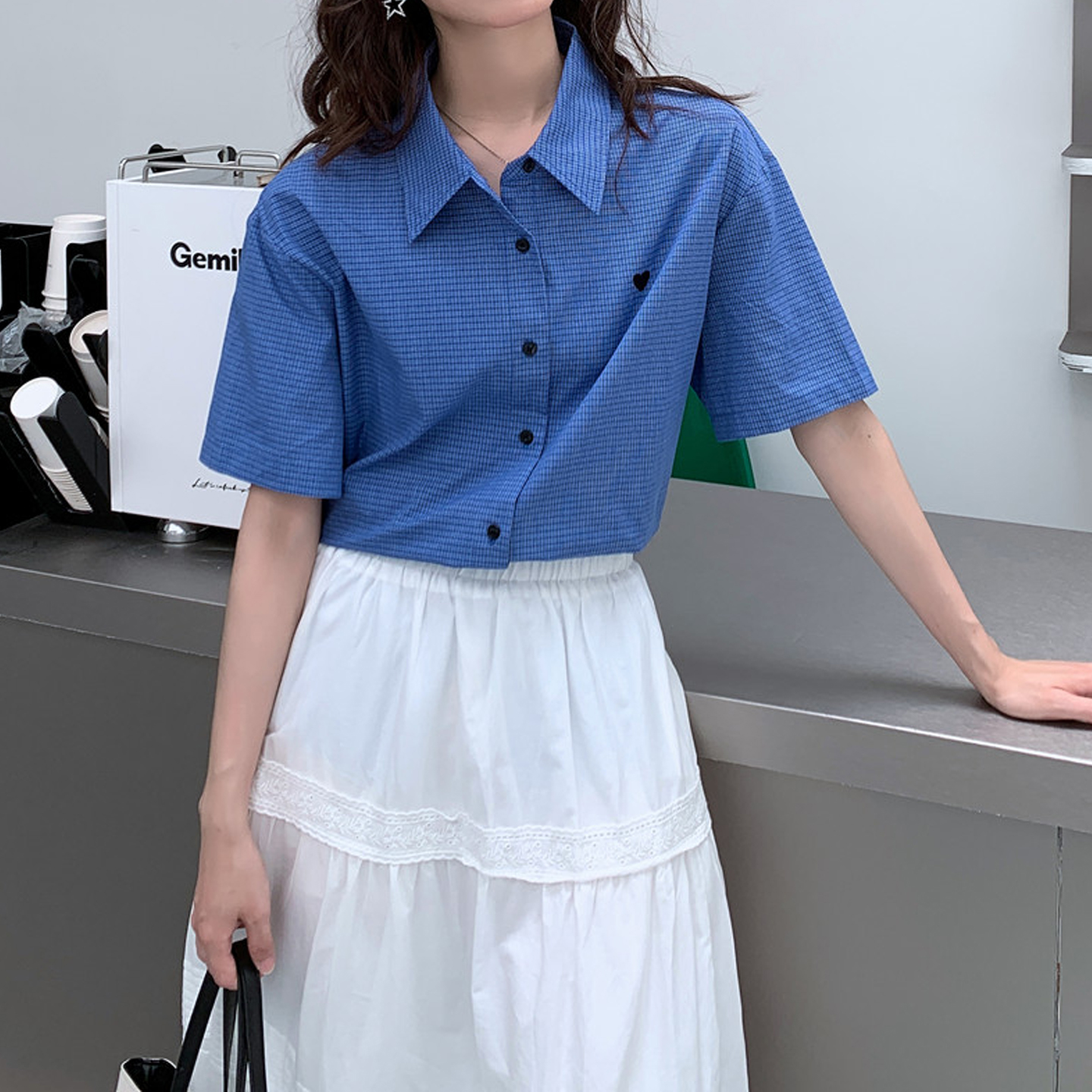 蓝色宽松格子短袖衬衫女上衣夏季2025新款设计感小众气质百搭衬衣