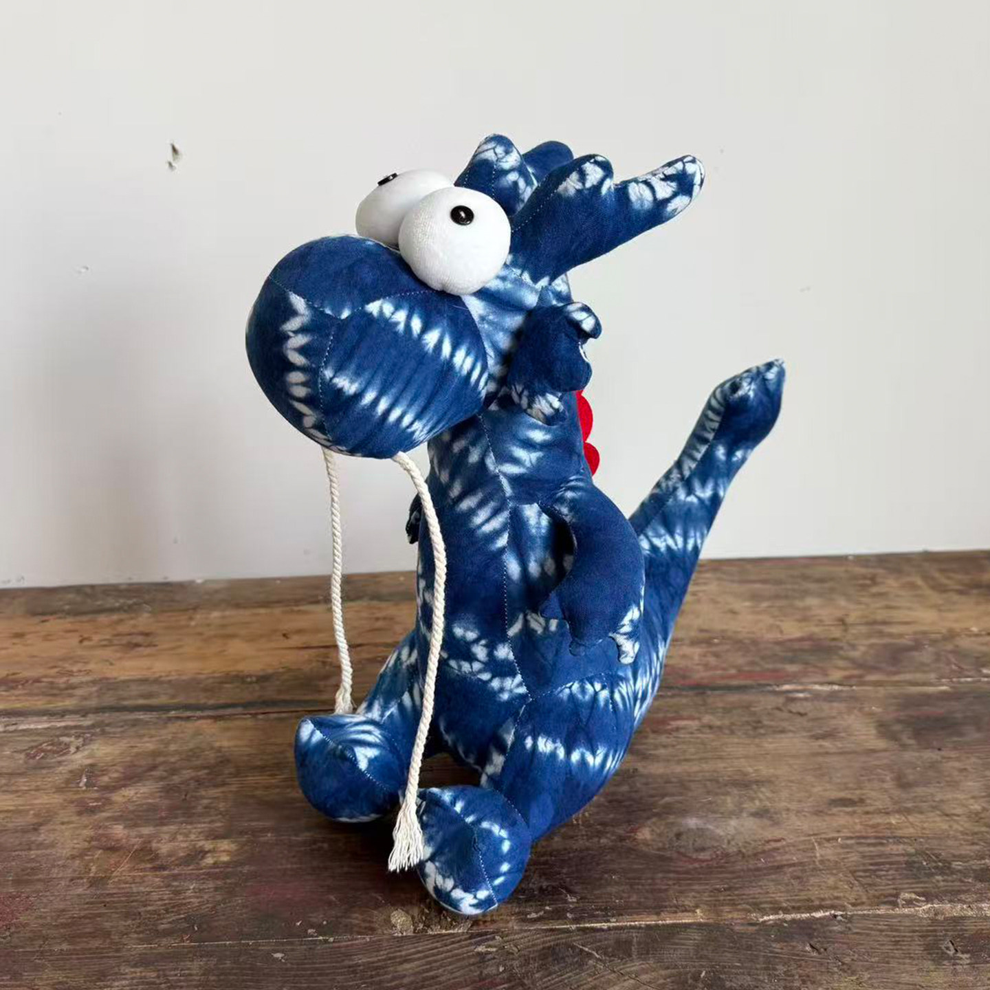 新款大龙奶奶同款扎染玩偶大理布偶云南手工扎染摆件布艺纪念品龙