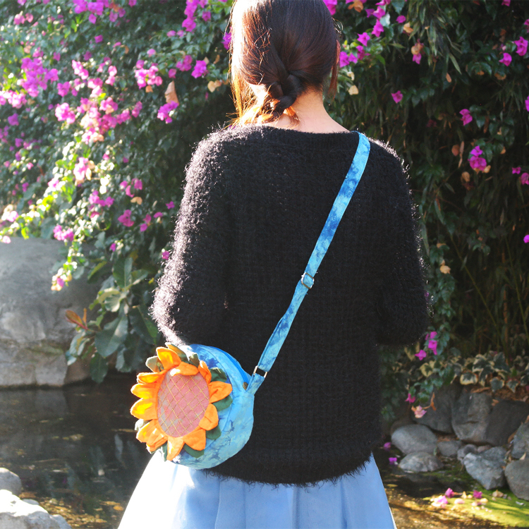 云南民族风布艺手工向日葵斜跨单肩女士包休闲旅游小圆包百搭棉麻