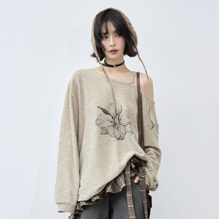 2026年新款 T恤女春季 宽松设计感上衣 斜领露肩长袖 万有引力博物馆