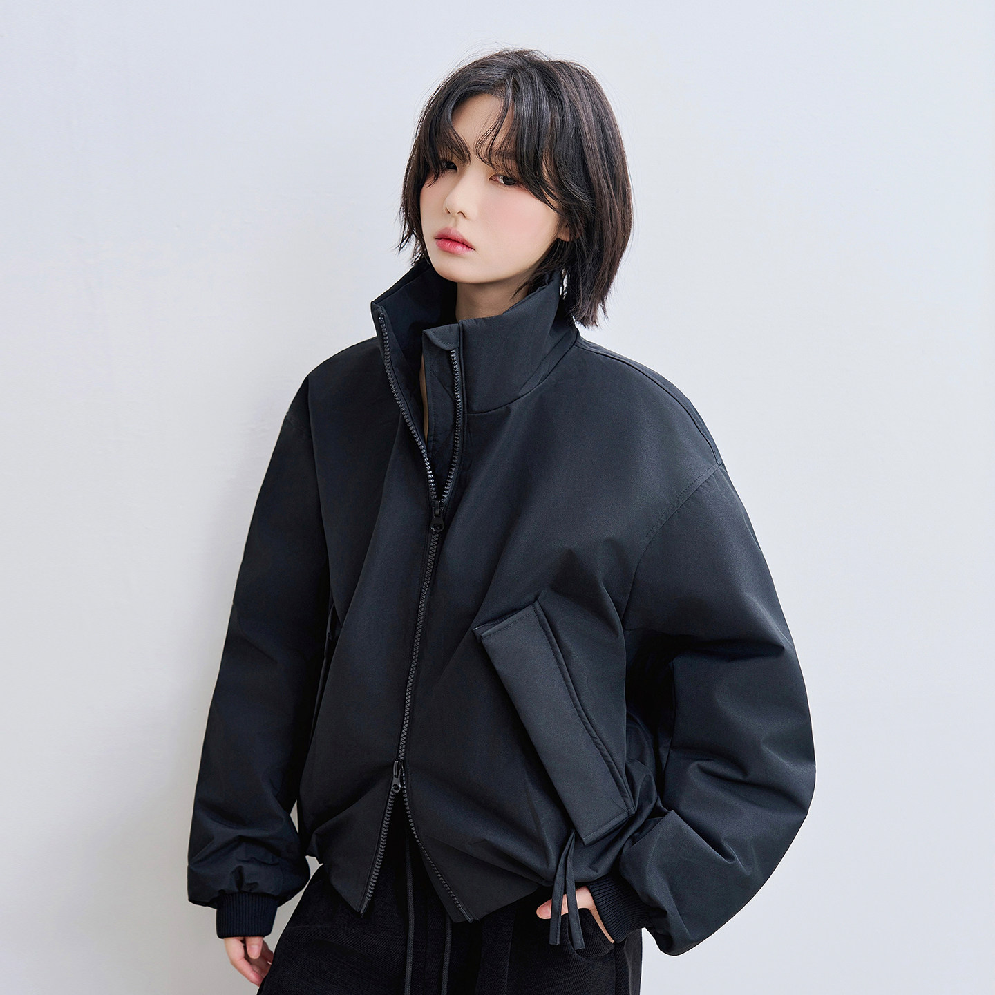 万有引力博物馆黑色立领羽绒服女冬季2025新款保暖白鸭绒夹克外套