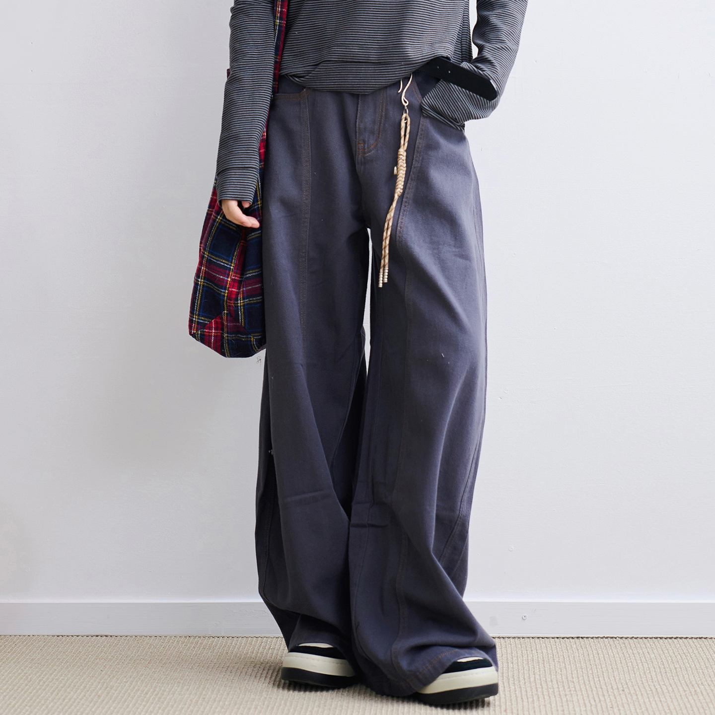 万有引力博物馆 复古风纯色廓形弯刀设计牛仔裤女宽松阔腿裤长裤