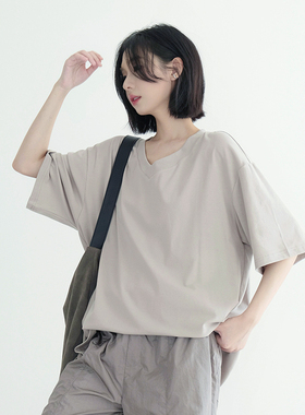 万有引力博物馆 纯色V领短袖t恤女夏季2025年新款宽松半袖上衣