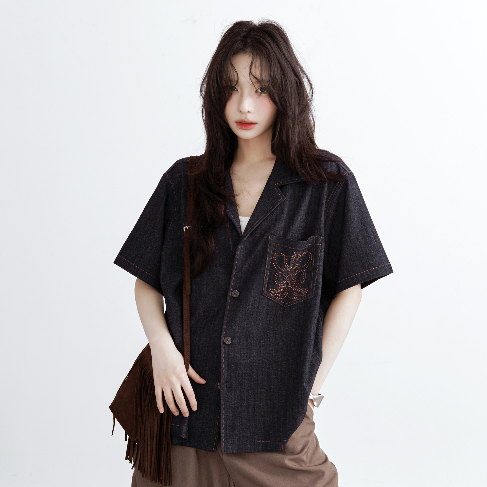 万有引力博物馆 口袋刺绣短袖牛仔衬衫女夏季2026年新款宽松上衣