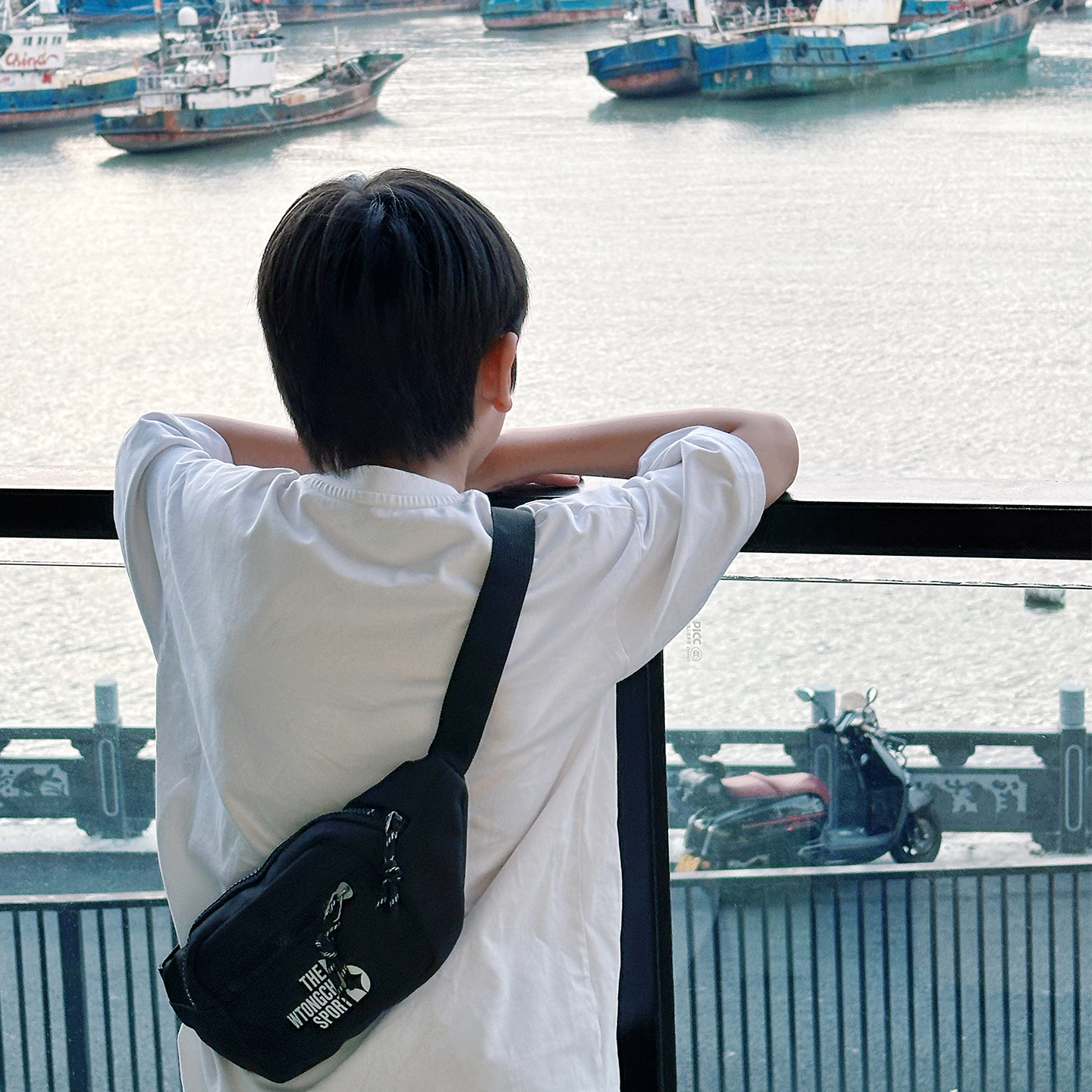 儿童斜挎包日韩系时尚男童胸包