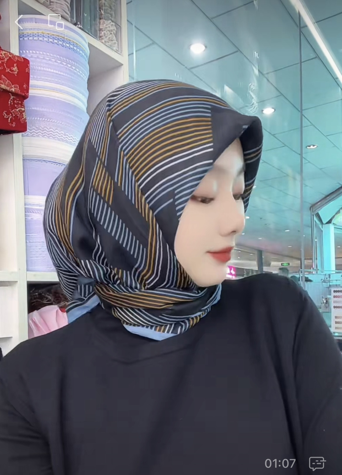 新款围巾韩版女春秋季彩色几何印花棉麻手感长款披肩两用纱巾