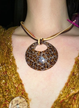 原创吊坠麋皮美拉德女树脂