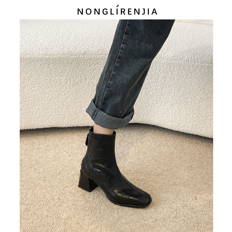 弄里人佳大码女鞋41-43码短靴25冬新款加绒保暖瘦瘦靴40 42宽胖脚