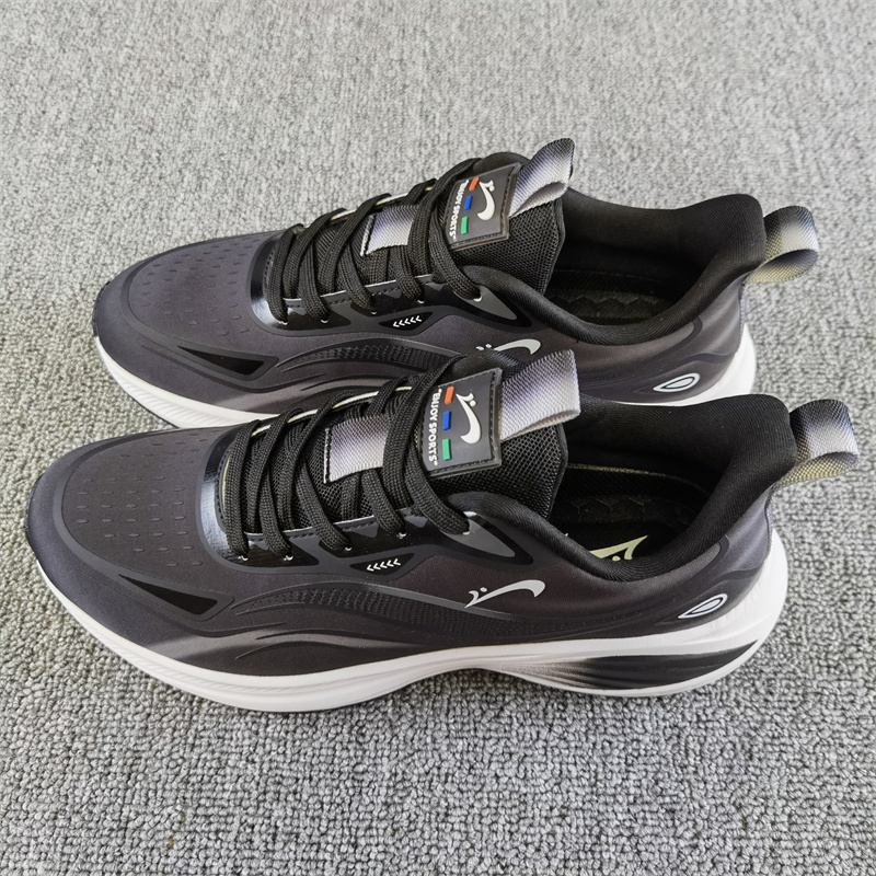 贵人鸟跑步鞋轻便回弹耐磨耐磨