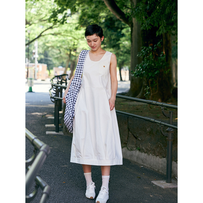 设计感白色南瓜型无袖背心连衣裙