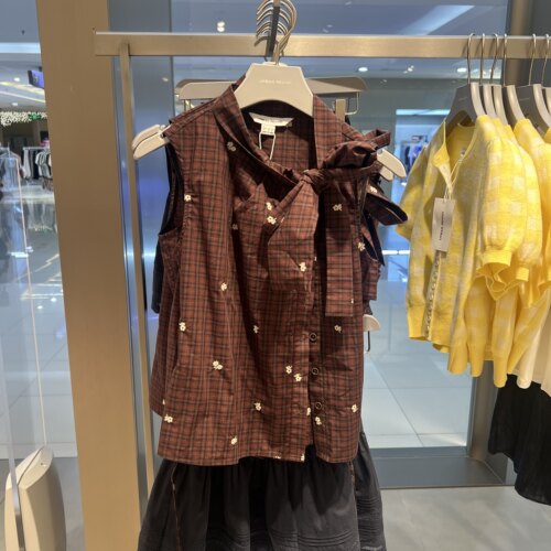 UR国内代购2026夏季女装都市格纹花朵刺绣飘带领衬衫UYU260104