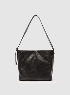 UR国内代购2025秋季女士时髦简约百搭大容量单肩斜挎包UAWB50273