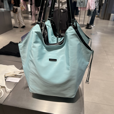 UR国内代购2025秋季女士时尚百搭复古风大容量单肩包UAYB50157