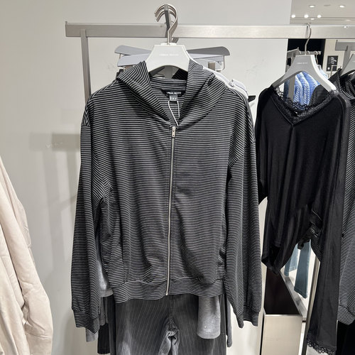 UR国内代购2026春季女装潮流撞色条纹收腰拉链连帽外套UWJ160026