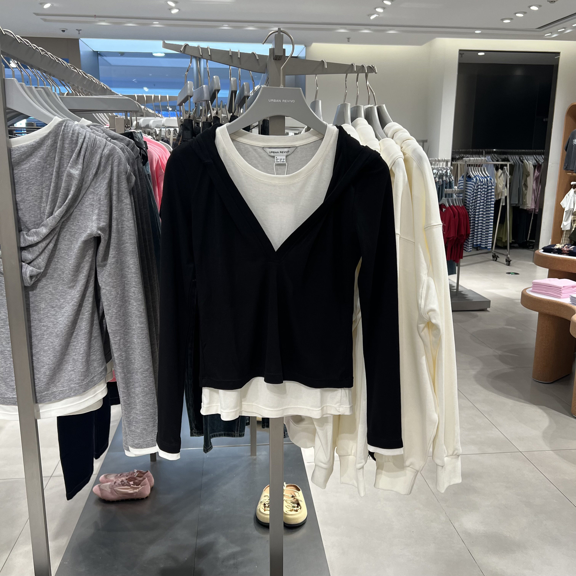 UR国内代购2025秋季女装休闲撞色假两件连帽修身长袖T恤UYY450298,女装/女士精品,T恤,淘宝优惠券,粉丝福利购,淘宝优惠卷