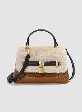 UR国内代购2025冬季女士时尚潮流拼接毛绒手提斜挎包UAYB50209