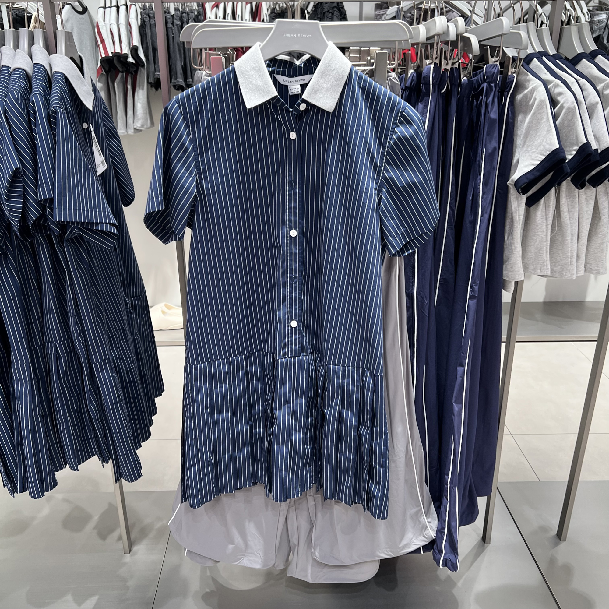 UR国内代购2025夏季女装时尚撞色拼接条纹百褶连衣裙UYY750073