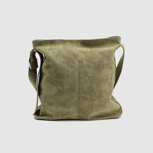 UR国内代购2026春季新款男士简约复古大容量单肩斜挎包UAMB60004