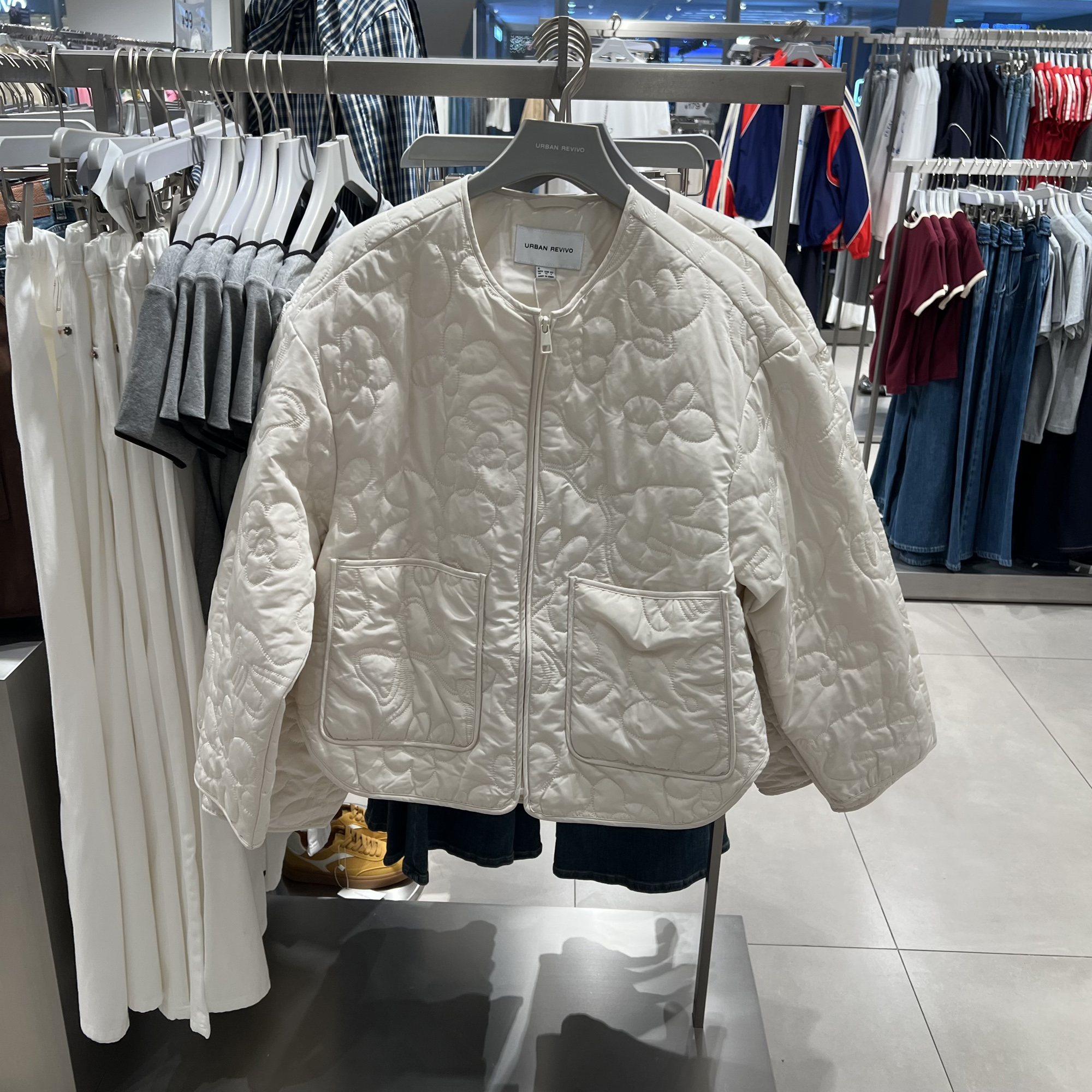 UR国内代购2025秋季女流光风休闲绗缝花朵拉链圆领棉服UYL150037