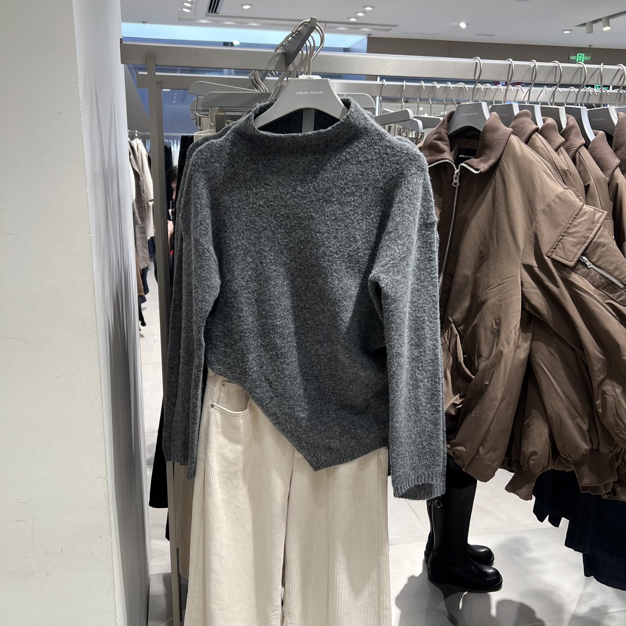 UR国内代购2025冬季女迪木尔风设计感不规则褶皱针织衫UWU950064