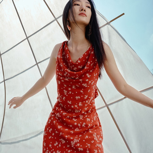 UR国内代购2026春季女装休闲复古绑带碎花荡领连衣裙UWH760040
