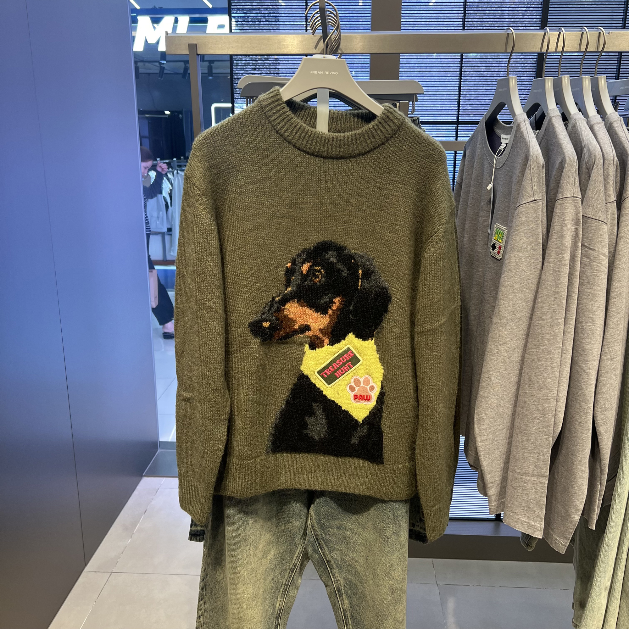 UR国内代购2025秋季男装潮流萌宠提花刺绣圆领针织衫UUV950013