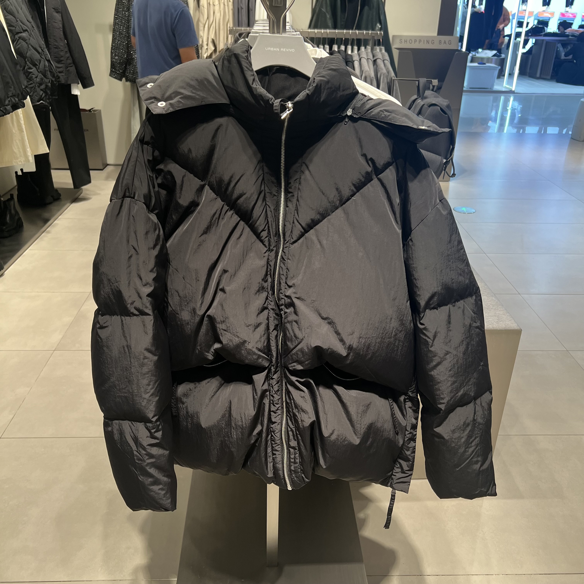 UR国内代购2024冬季男装时尚休闲连帽拉链宽松羽绒服UMF140057