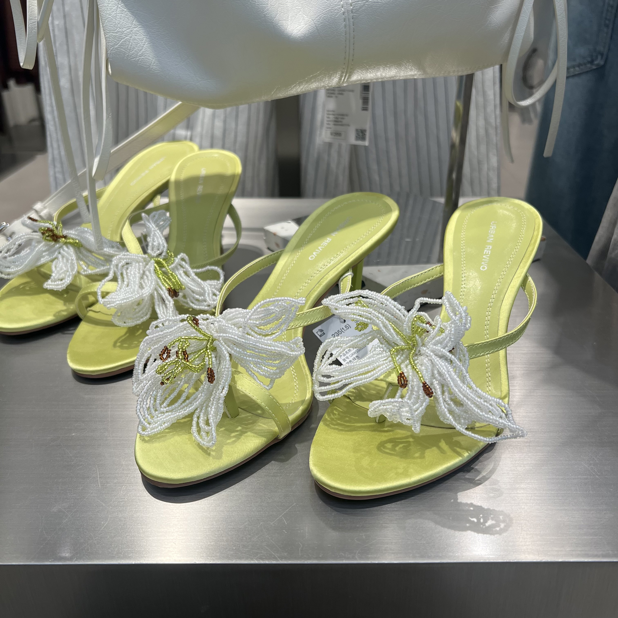 UR国内代购2025夏季女士时尚潮流度假珠花露趾高跟拖鞋UAWS50039