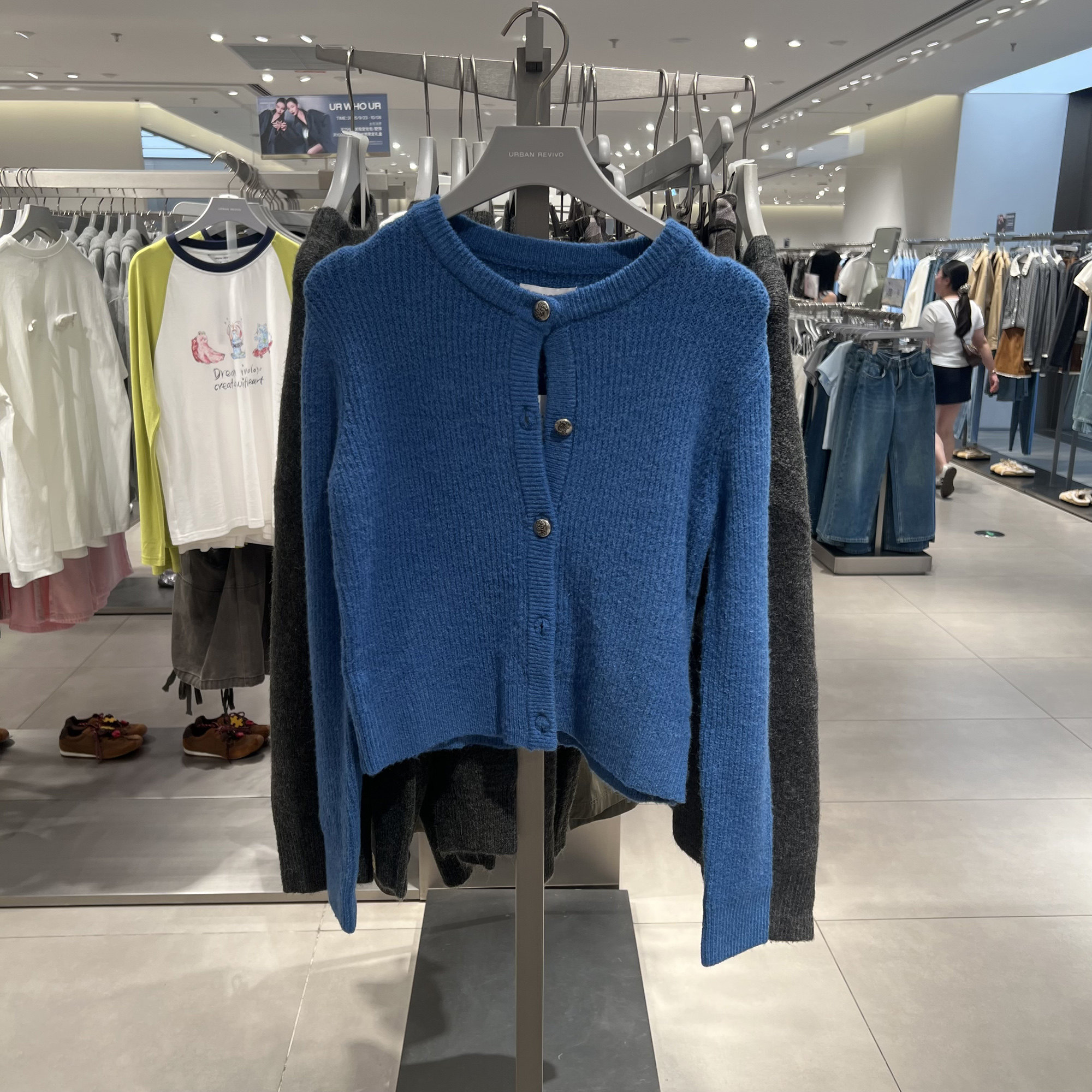 UR国内代购2025秋季女潮流纽扣圆领短款含羊毛针织开衫UYV950069