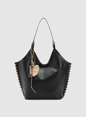 UR国内代购2026春季女士休闲百搭度假编织挂件单肩包UAWB60052