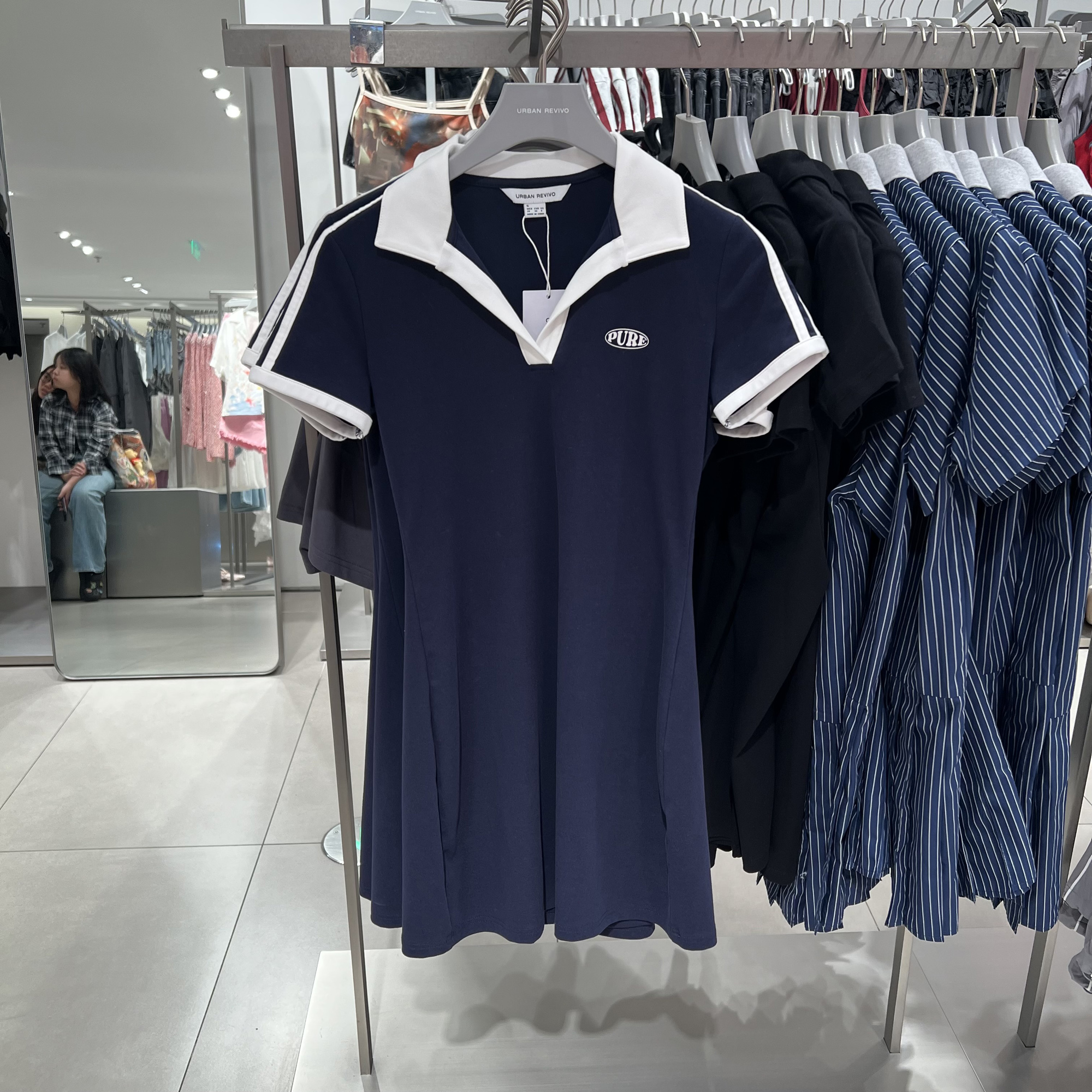 UR国内代购2025夏季女学院风撞色拼接收腰Polo领连衣裙UYY750079