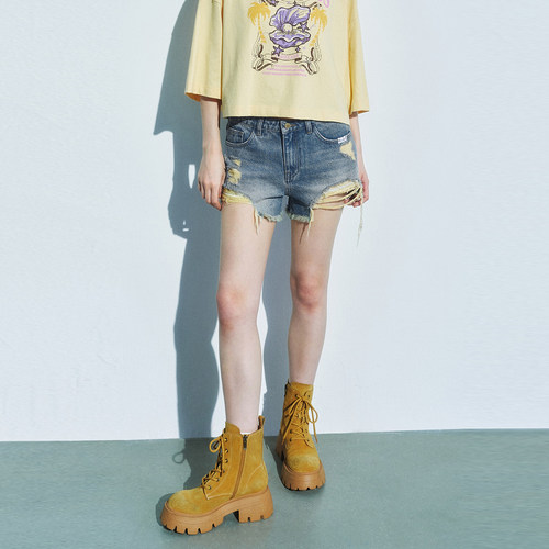 UR国内代购2025夏季女波嬉风复古磨破毛须休闲牛仔短裤UYL850077