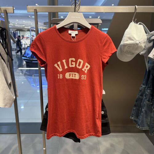 UR国内代购2026夏季女装摩登复古做旧字母印花修身T恤UYV460201